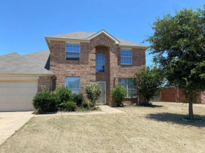 Huge Arlington / Mansfield 4 bedroom 3 bath